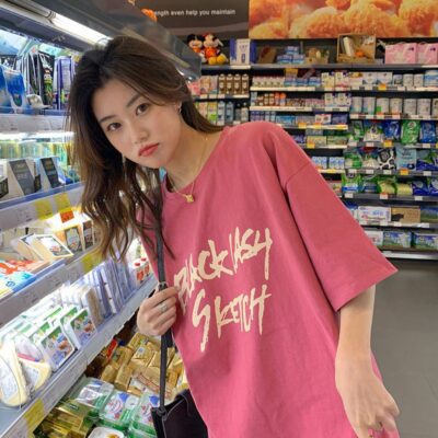 pink t shirt